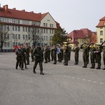 4c. Przywitanie jednostki przez gen. bryg. Piotra Fajkowskiego.jpg