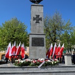 2. Pomnik na Placu Niepodległości.jpg